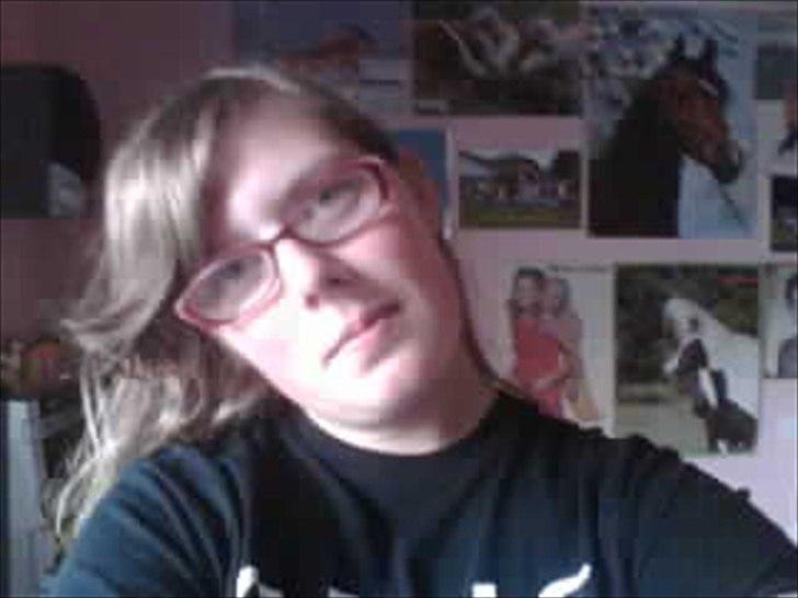 Kvinde vinnie  - det der er et meget gammelt billede det er et hjemme fra min fars gamle hus. Men der er nogen at mine venner der kan lid det og selv jeg kan    billede 3