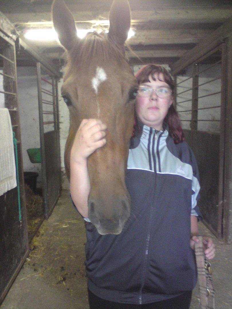 Kvinde vinnie  - det er et billede med mig og min hest Macoy på 2 år han er en bisse engang imellem   billede 4
