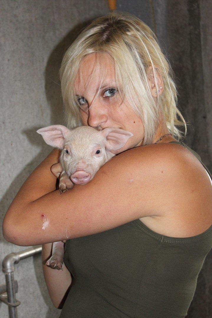 Kvinde Cecilie - August 2011 billede 4