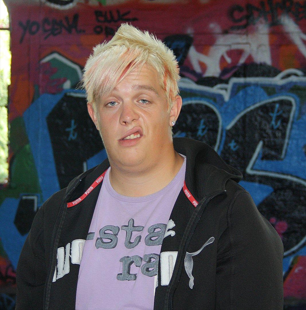 Mand Dennis - Ja jeg er ikke den kønneste men jeg er mig selv taget den 27-7-11 af lene pene på min venneliste billede 11