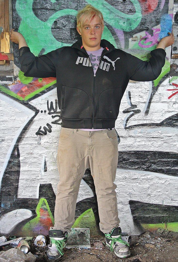 Mand Dennis - Ja jeg er ikke den kønneste men jeg er mig selv taget den 27-7-11 af lene pene på min venneliste billede 13