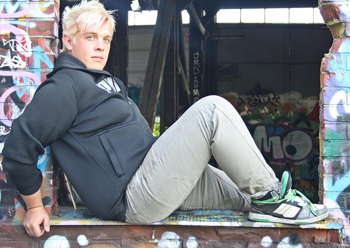 Mand Dennis - Ja jeg er ikke den kønneste men jeg er mig selv taget den 27-7-11 af lene pene på min venneliste billede 14