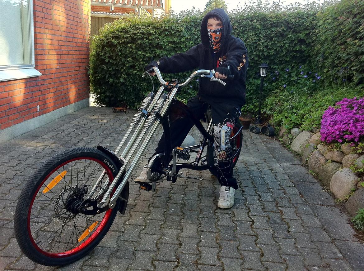 Mand jonas - min lillebror nye cykel med mig på billede 7