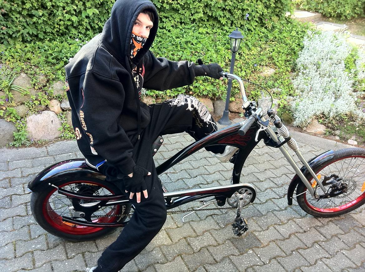 Mand jonas - min lillebror nye cykel med mig på billede 8