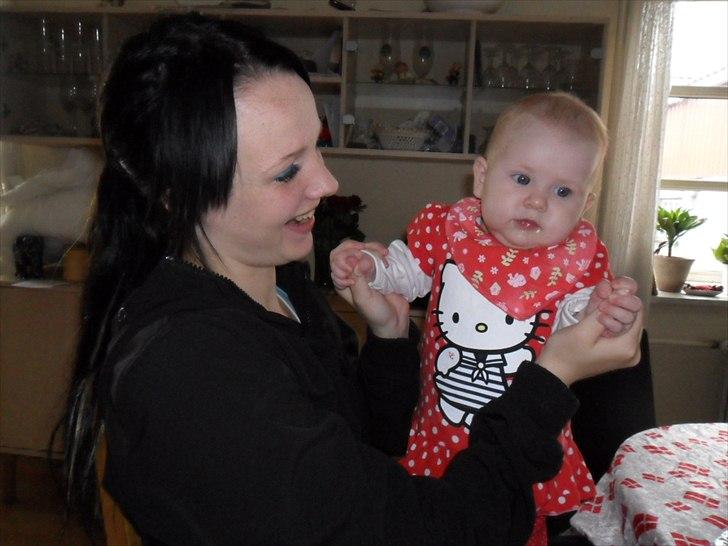 Kvinde Sabrina Folmann ;* - Sophie 8 mdr. :* Til fødselsdag hos fætter Jonas.  billede 10