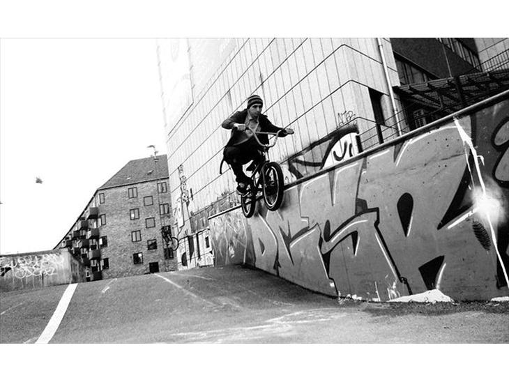 {{currentPhoto.altText}} billede {{currentPhoto.number}}