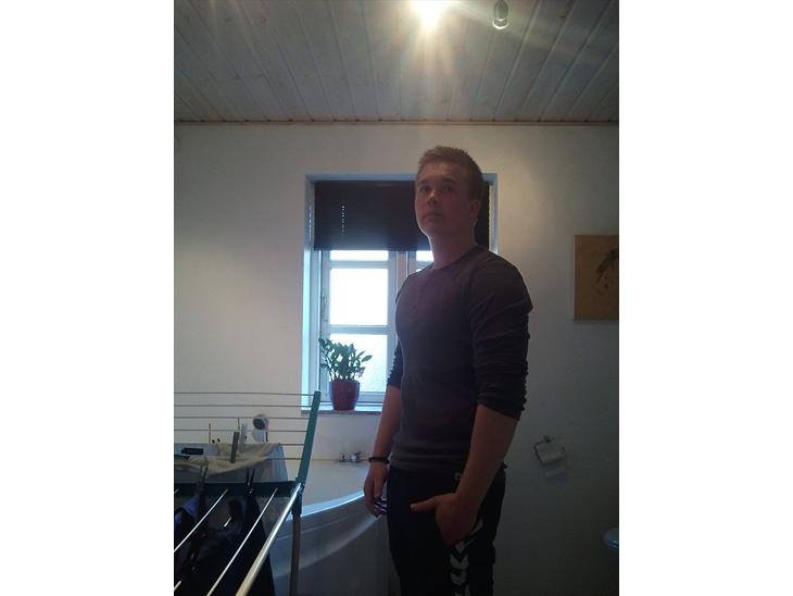 {{currentPhoto.altText}} billede {{currentPhoto.number}}