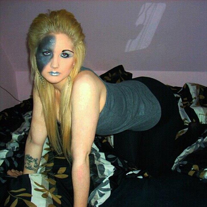 Kvinde Caroline Marie Moth Iversen - Fra d.13/10 2011 billede 2