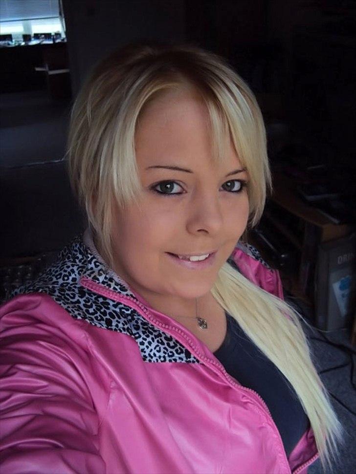 Kvinde Tanja - med ekstensions 2010/11 billede 9