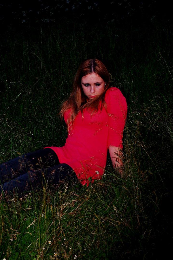 Kvinde Bella Vinter - Photoshoot 24. Juni 2011.
Fotograf: Katrine Bender Petersen
- I love you more than I did before, and if today, I don't see your face. Nothing's changed, no one can take your place. And it's gets harder everyday billede 6