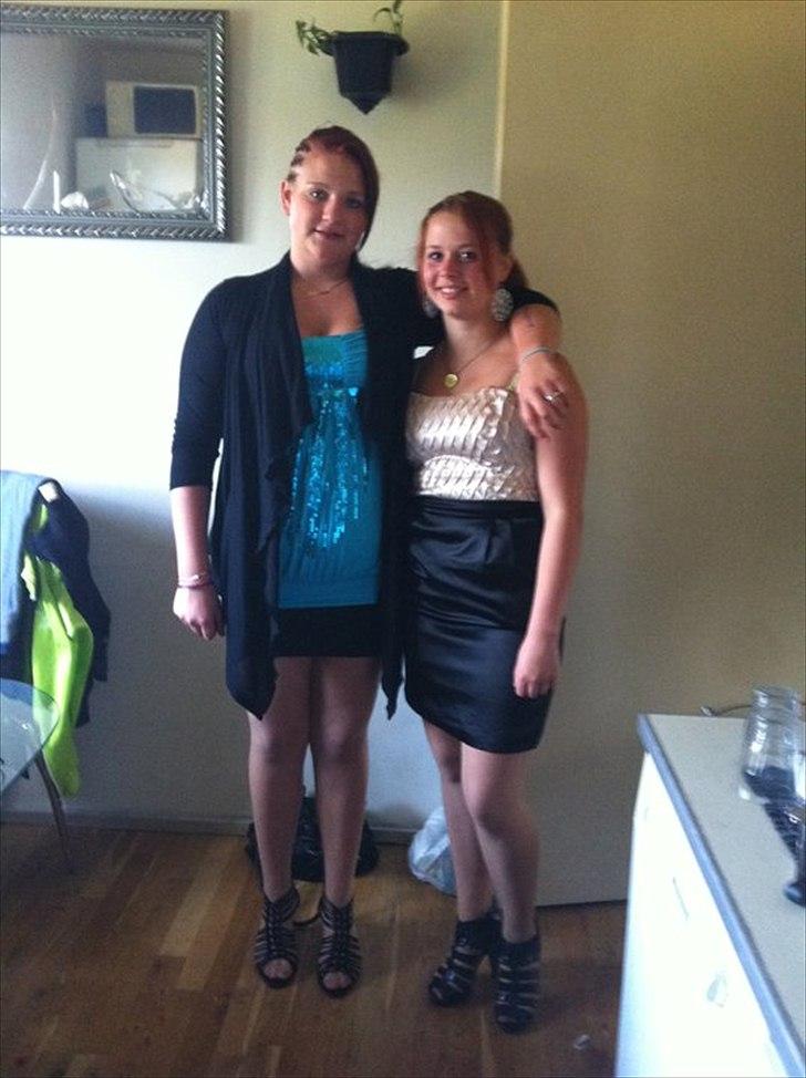 Kvinde Julie (Lille-Julle) - Sabrina og Julie . 
inde 16 års fødseledag<3  billede 11