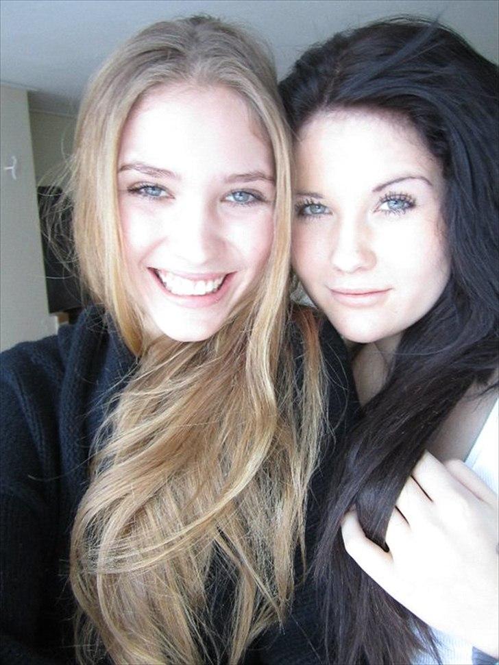 Kvinde Maja - Min elskede søster og jeg :)
Mig til højre. billede 1