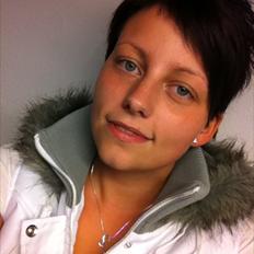 Kvinde Louise Hjorth