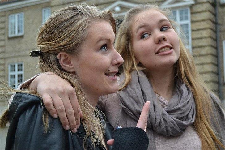 Kvinde Camila Simonsen - Mig og min dejlige veninde, når vi har det sjovt billede 9