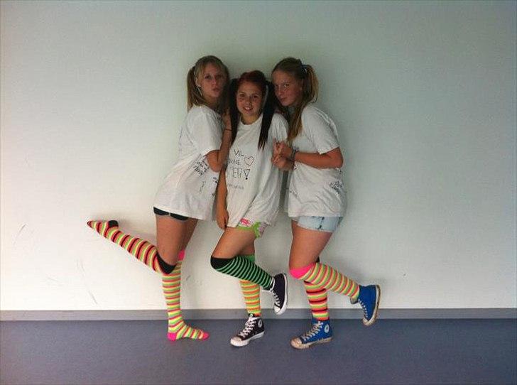 Kvinde Malou K.B. - Vores sidste skolebillede i 9. Klasse :-) billede 9