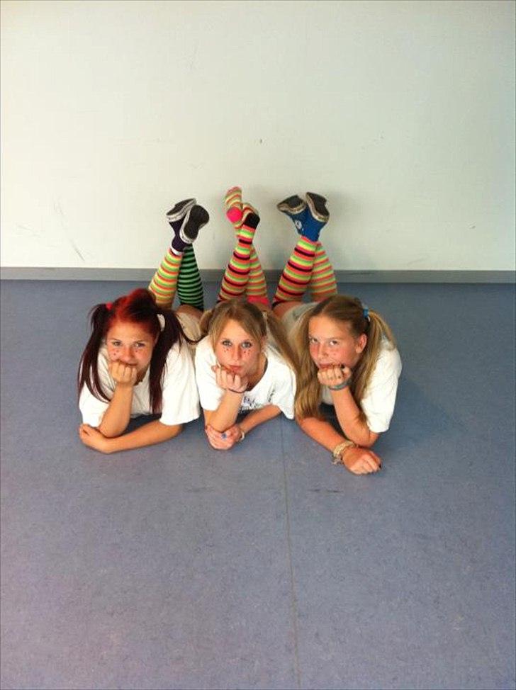 Kvinde Malou K.B. - Vores sidste skolebillede i 9. Klasse :-) billede 10