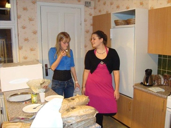 Kvinde Line - Julefrokost med en af veninderne billede 4