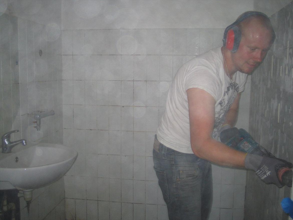 Mand jannik P - fra da jeg rev det gamle badeværelse ned.. billede 3