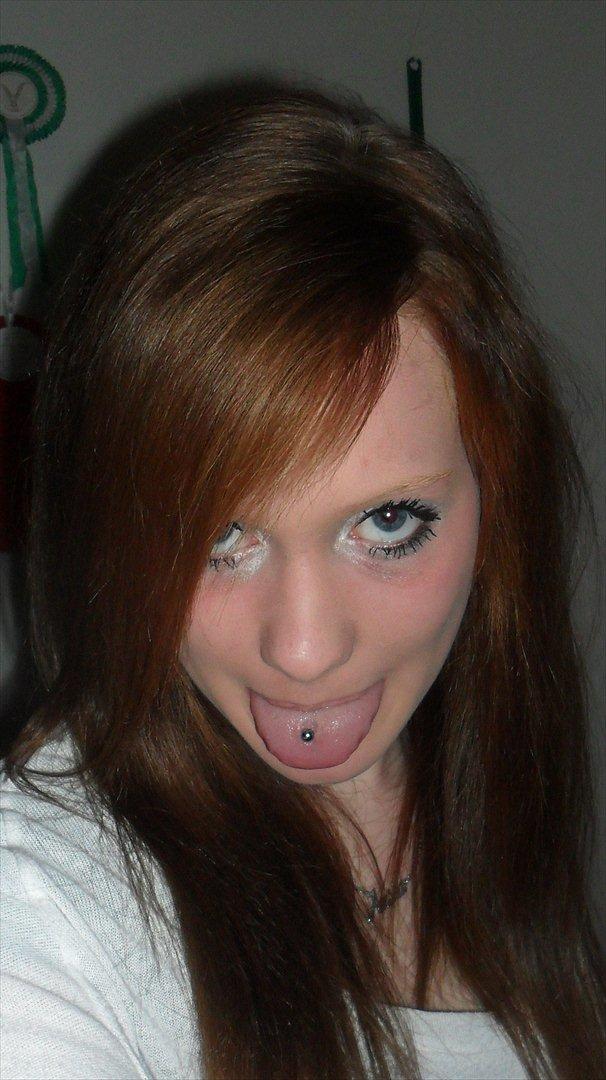 Kvinde Anika - nyeste, og nu med tunge piercing  billede 11