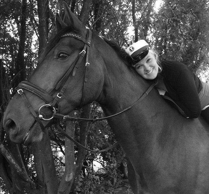 Kvinde Carina - Student 2011 billede 5