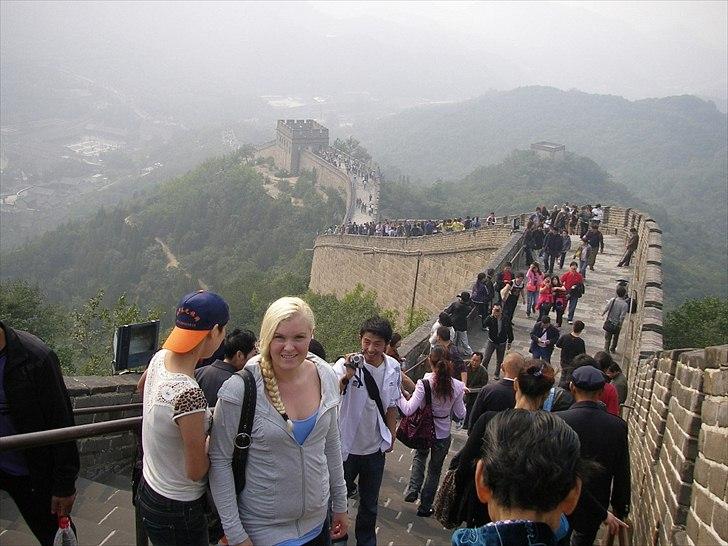 Kvinde Carina - Den kinesiske mur 2010. Bemærk det billede der bliver taget af min ryg :) billede 7