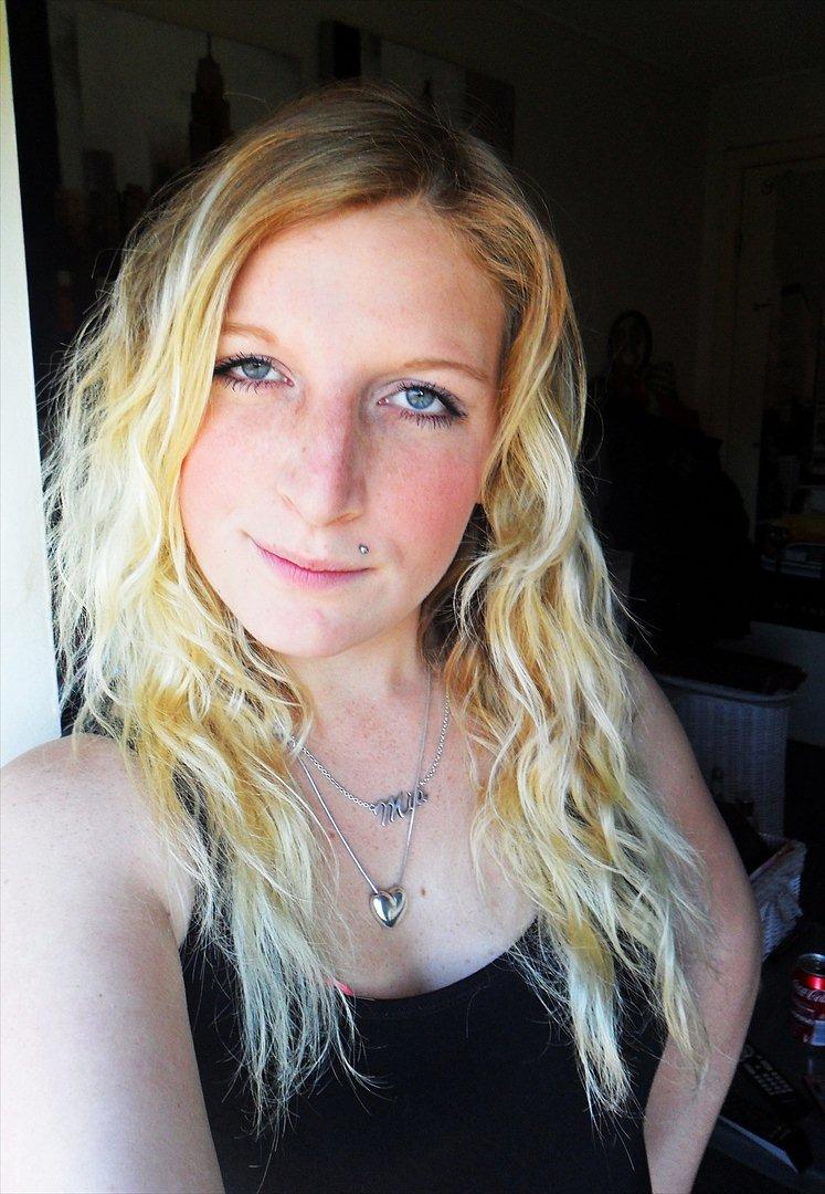 Kvinde Mia Sørensen - velkommen til blondinens profil (: billede 1