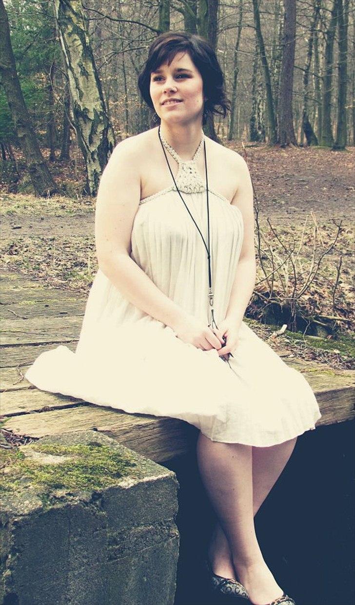 Kvinde Mette Elena - Dreaming Forest by Emma Kloster billede 1