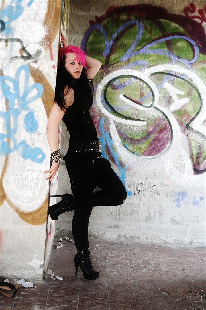 Kvinde Annika <3 - Rock Chick

Fotoshoot d. 31.3.12 billede 1