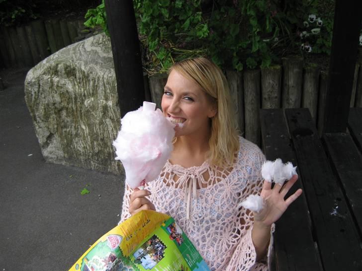 Kvinde ja oprettes skal man ;-D - uhm candyfloss 2007 billede 6