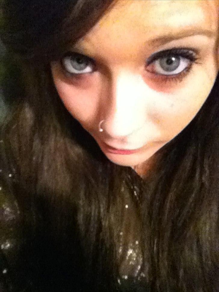 Kvinde Winni  - Næse piercing :-*  billede 14