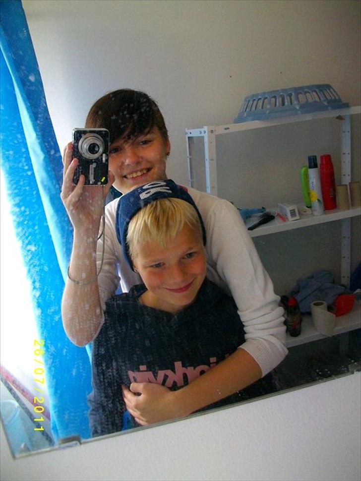 Kvinde Line - Min lillebror og jeg<3 2011. billede 7