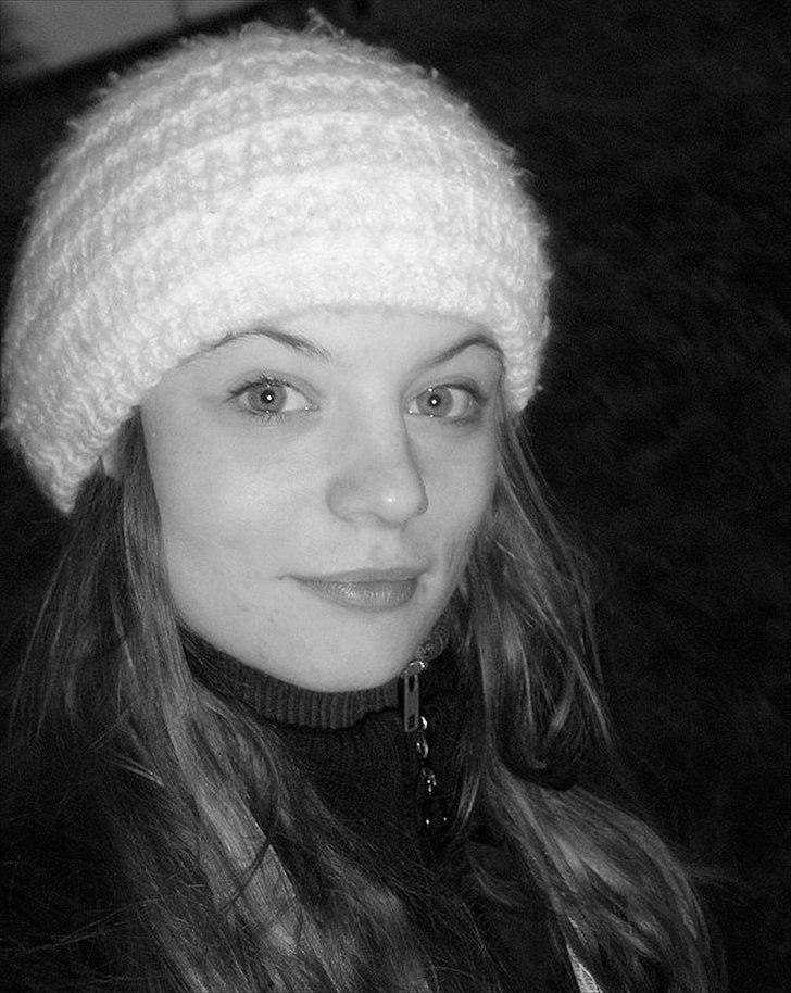 Kvinde Nina kære Nina - Mormor-hue er meget nødvendig til de kolde ture med hunden! billede 2