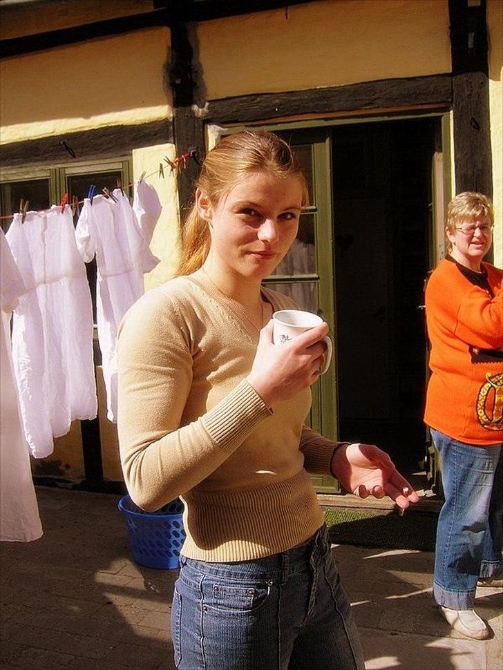 Kvinde Nina kære Nina - Kaffe, cigaret og sol.. Så kan man vist ikke bede om mere! billede 8