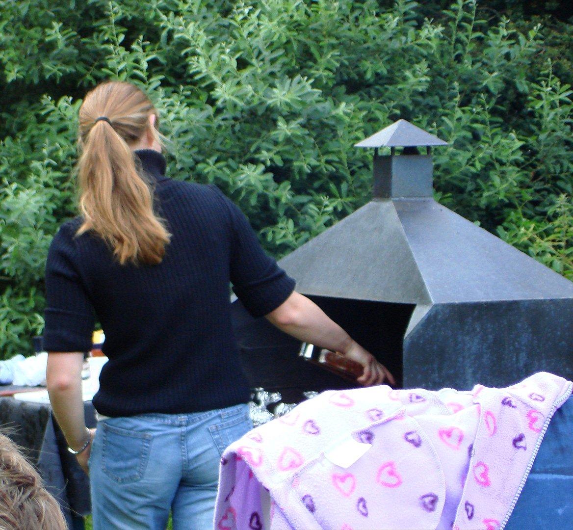 Kvinde Nina kære Nina - Grillmesteren i aktion ! billede 12