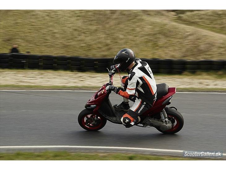 {{currentPhoto.altText}} billede {{currentPhoto.number}}