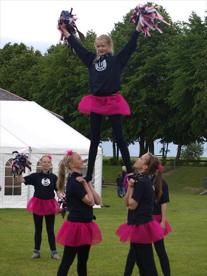 Kvinde Josefine :i<3 - Cheerholdet ;) billede 4