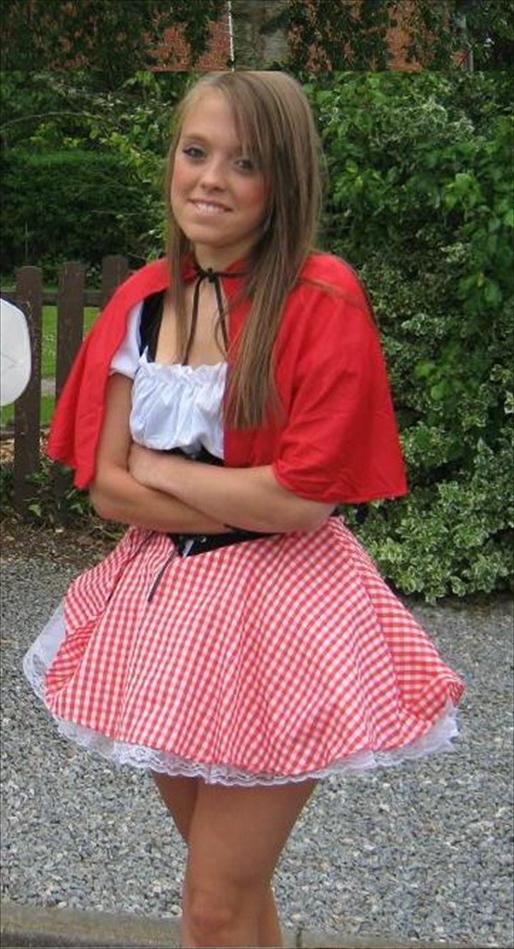 Kvinde Josefine :i<3 - Sidste skoledag, rødhætte :-) billede 8