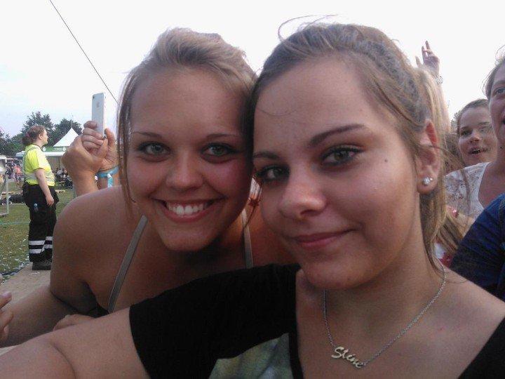 Kvinde Trinne - Grøn Koncert Odense '12
Sammen med min veninde Stine <3 billede 3