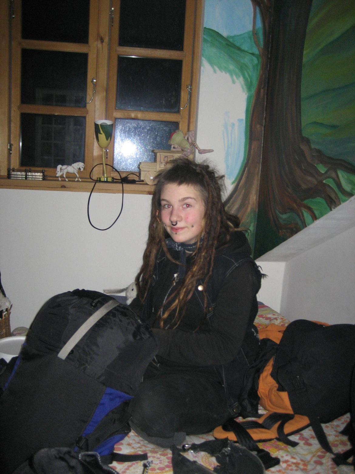 Kvinde Anina - En lille trold på vej til London for at bo! billede 7