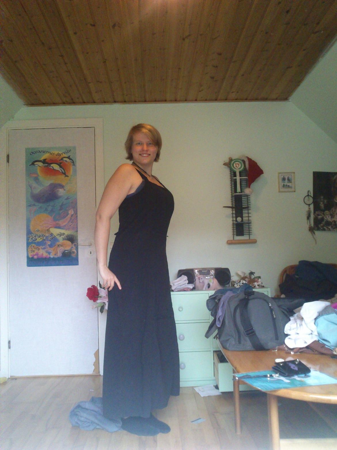 Kvinde Kirstine - En kjole fra da jeg var 15 den er 10 år gammel og kan passe den perfekt billede 5