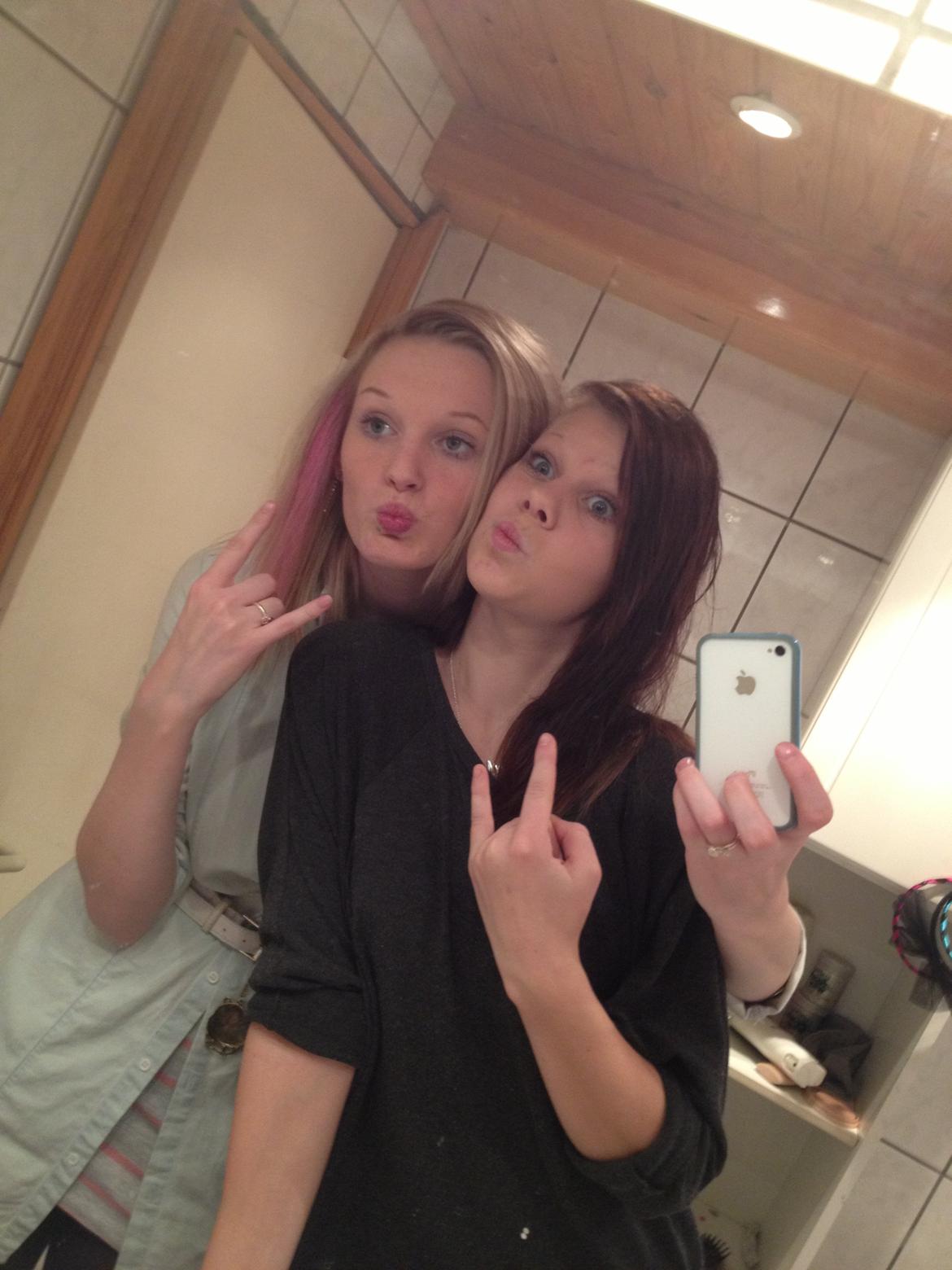 Kvinde Michelle ;* - Bedsteveninden til højre ;* billede 13