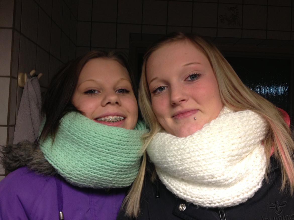 Kvinde Michelle ;* - Bedsteveninden til venstre ;* billede 14