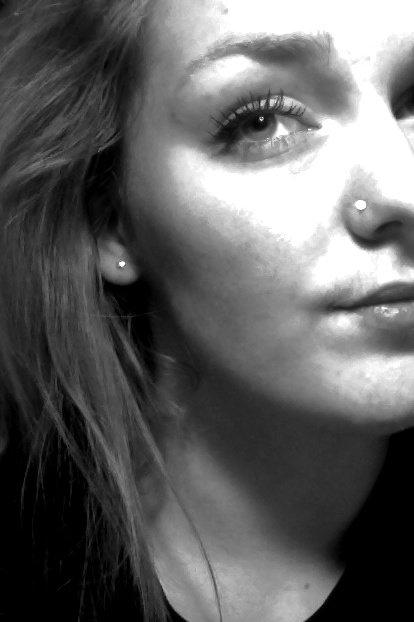 Kvinde Maia - Ny piercing - hvad synes i? billede 9