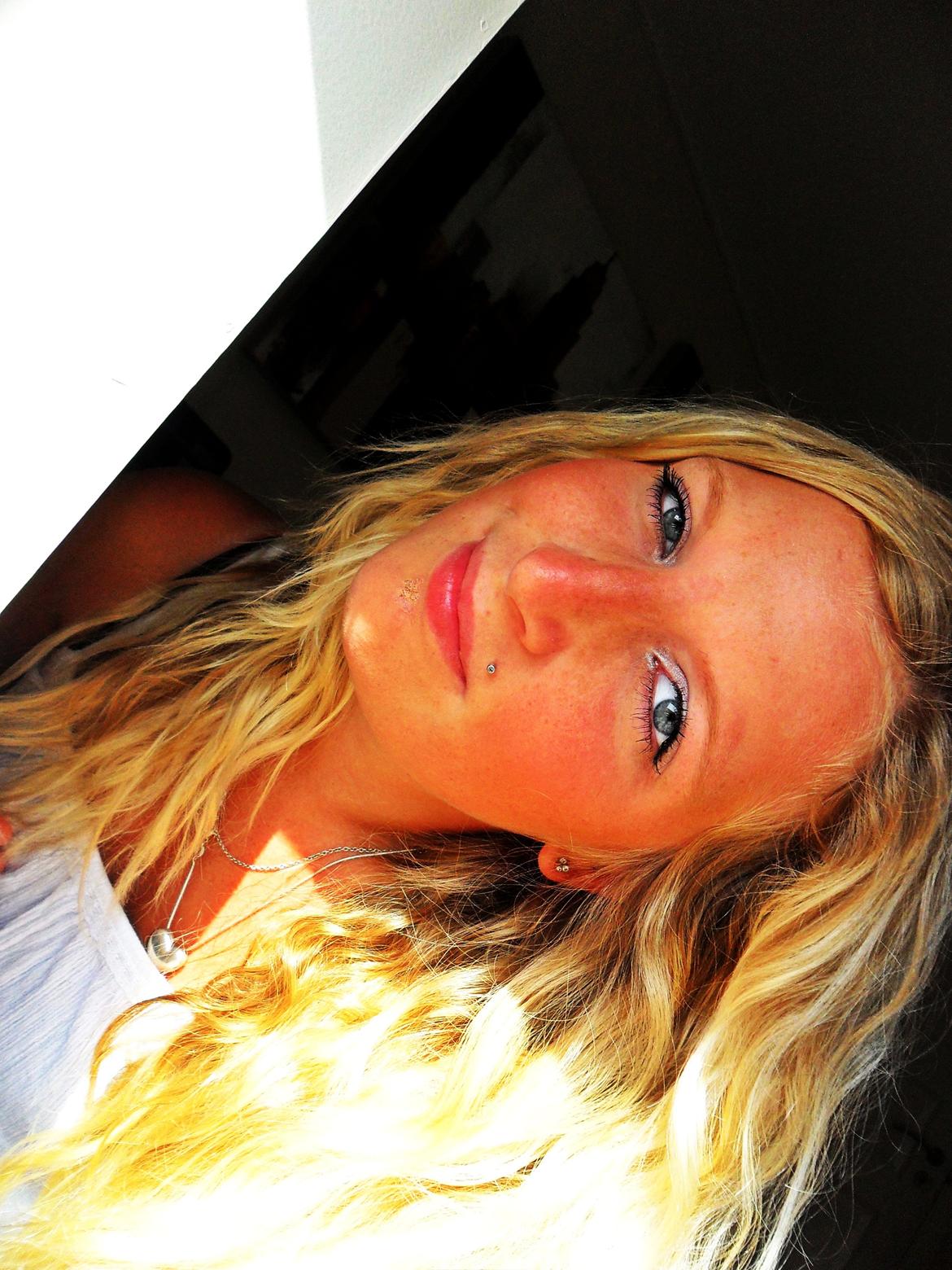 Kvinde Mia Sørensen - der er intet bedre end rigtige venner som viser deres kærlighed og ærlighed overfor dig, hvis du ikke oplever det, så er det ikke rigtige venner <3 foto:mig selv. billede 9