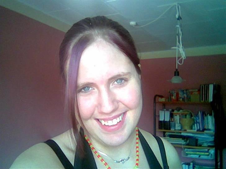 Kvinde Vibber - Mig med endnu en ny frisure... Som min niece næsten altid siger: "Ej faster nu har du fået lavet hår igen" billede 8