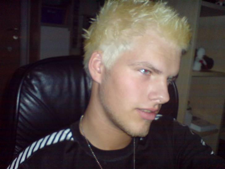 Mand Mads P - Den gang jeg havde mit hvide hår.. har det sorte lige pt.. :b billede 7