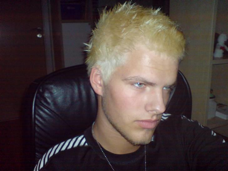 Mand Mads P - Den gang jeg havde mit hvide hår.. har det sorte lige pt.. :b billede 8