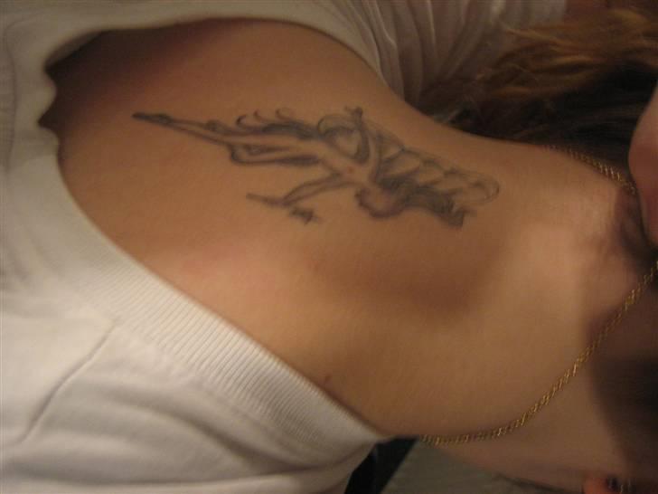 Kvinde Louise - Min første tattovering billede 4