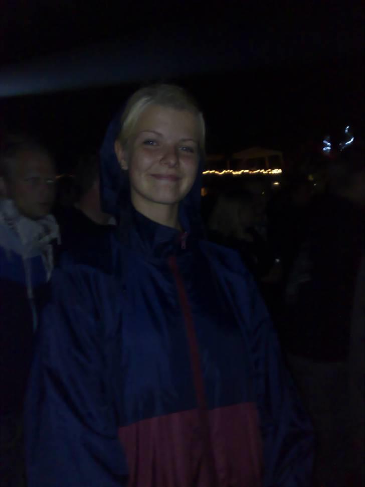 Kvinde Ann - Mig til Nibe Festival =D Lidt regnede det jo.. billede 9