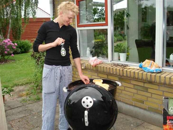 Mand Ole Riber - 1 gang GillBill altid Grillbill. De andre troede ik på jeg turde tage bukserne på til Kløverrock i Ølgod, men jeg skulle vise dem. billede 5